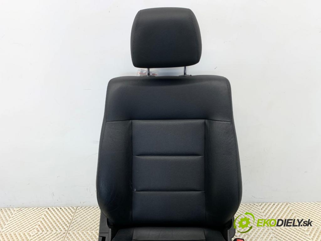 MERCEDES-BENZ W212 sedan 2010 150 kW E 300 CDI (212.020) 2987 Sedadlo pravy predný