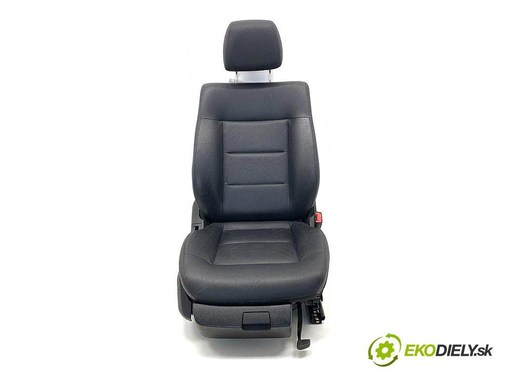 MERCEDES-BENZ W212 sedan 2010 150 kW E 300 CDI (212.020) 2987 sedadlo pravý přední část