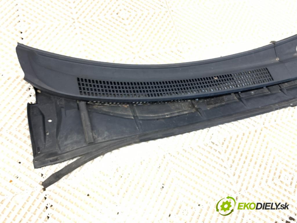 TOYOTA AVENSIS T27 Kombi 2009 93 kW 2.0 D-4D (ADT270_) 1998 Torpédo, plast pod čelné okno 55709-05090 (Torpédo (plast pod čelným sklom))