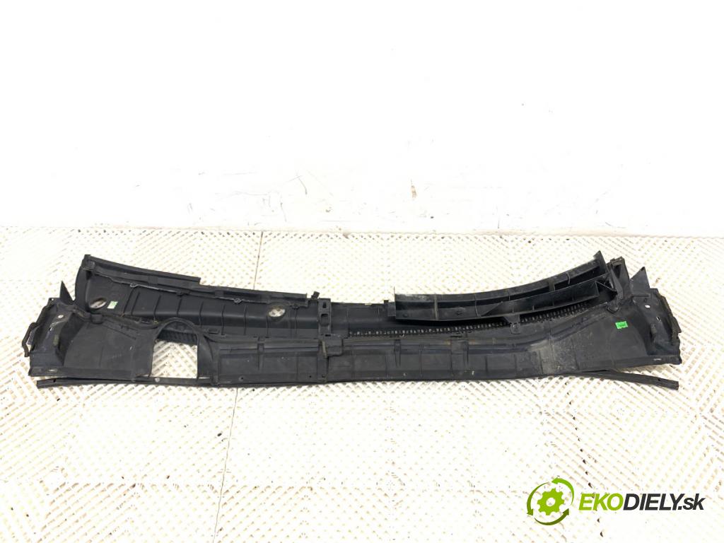 TOYOTA AVENSIS T27 Kombi 2009 93 kW 2.0 D-4D (ADT270_) 1998 Torpédo, plast pod čelné okno 55709-05090 (Torpédo (plast pod čelným sklom))