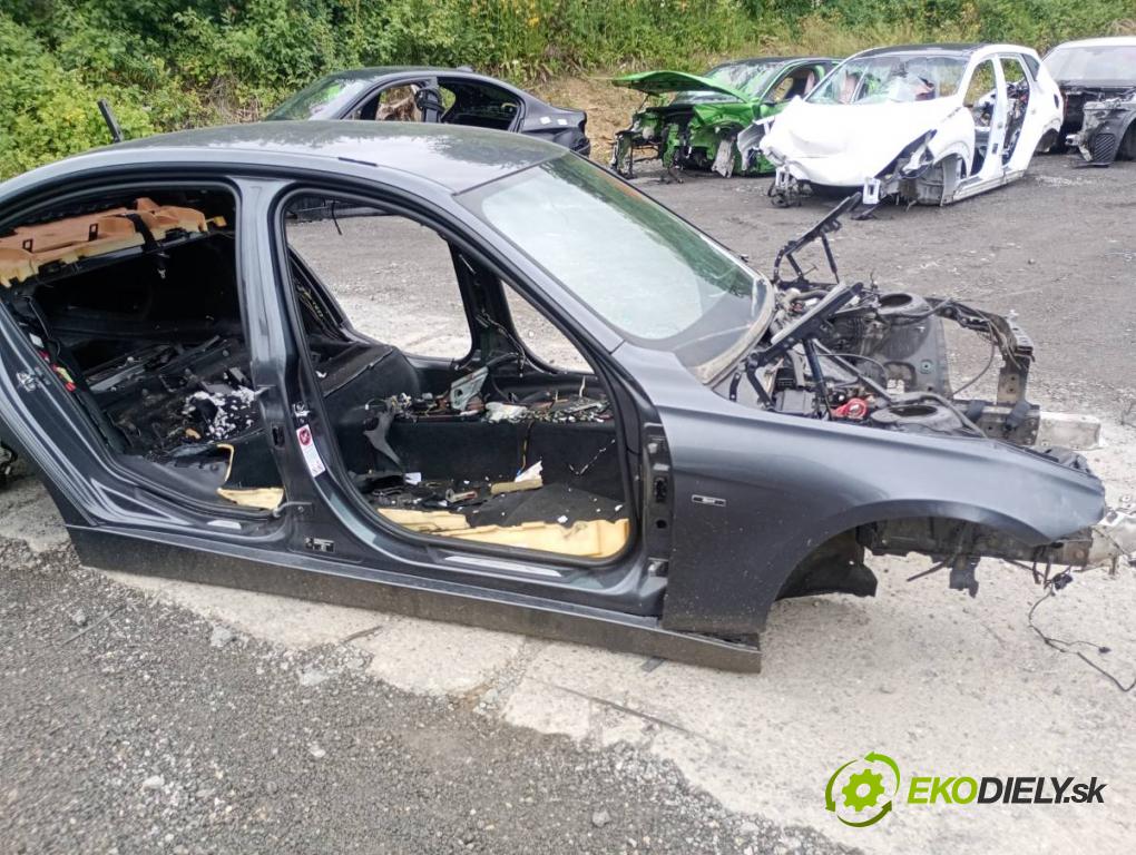 BMW F30 sedan 2012 120 kW 320 d 1995 karoséria ČTVRŤÁK: Blatník prah strecha PODŁUŻNICA