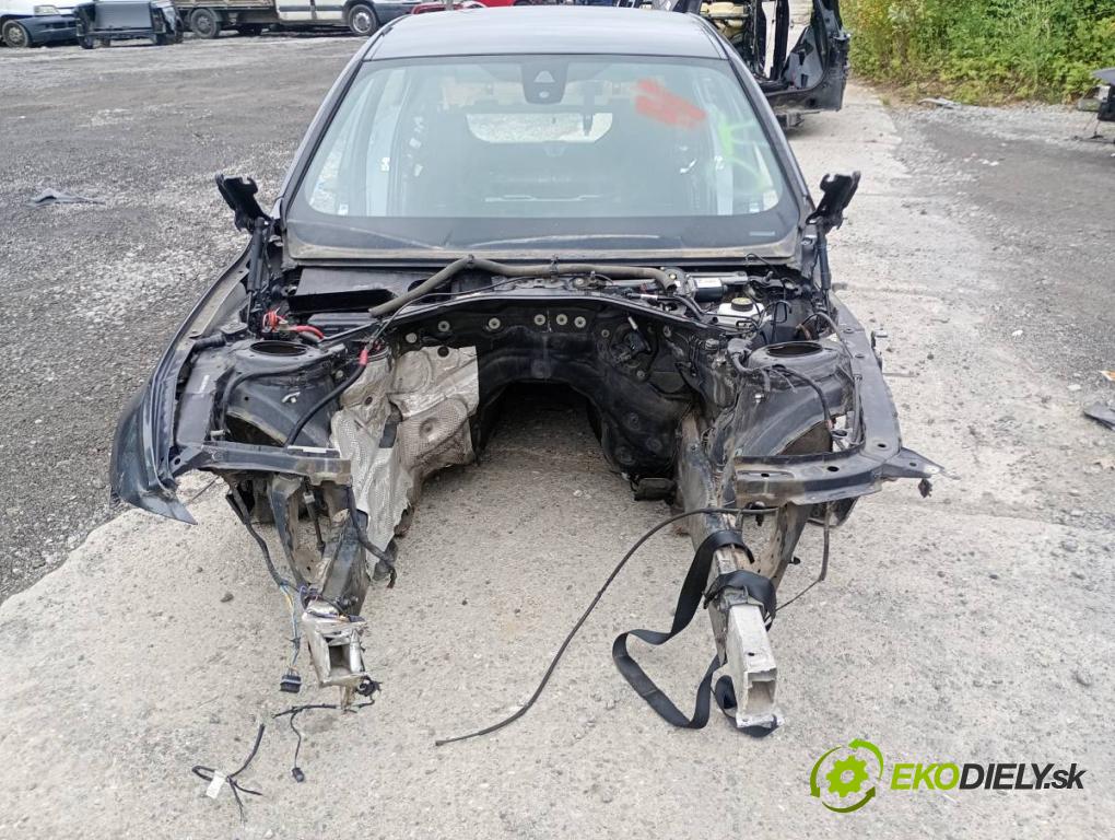 BMW F30 sedan 2012 120 kW 320 d 1995 karoséria ČTVRŤÁK: Blatník prah strecha PODŁUŻNICA