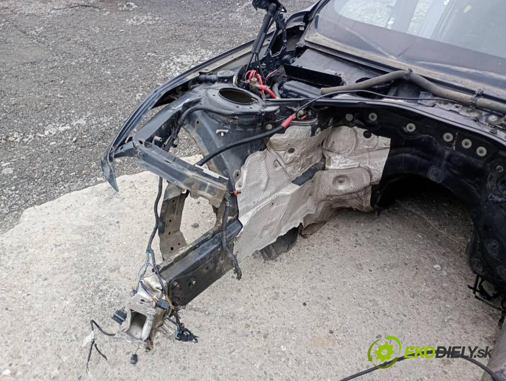 BMW F30 sedan 2012 120 kW 320 d 1995 karoséria ČTVRŤÁK: Blatník prah strecha PODŁUŻNICA