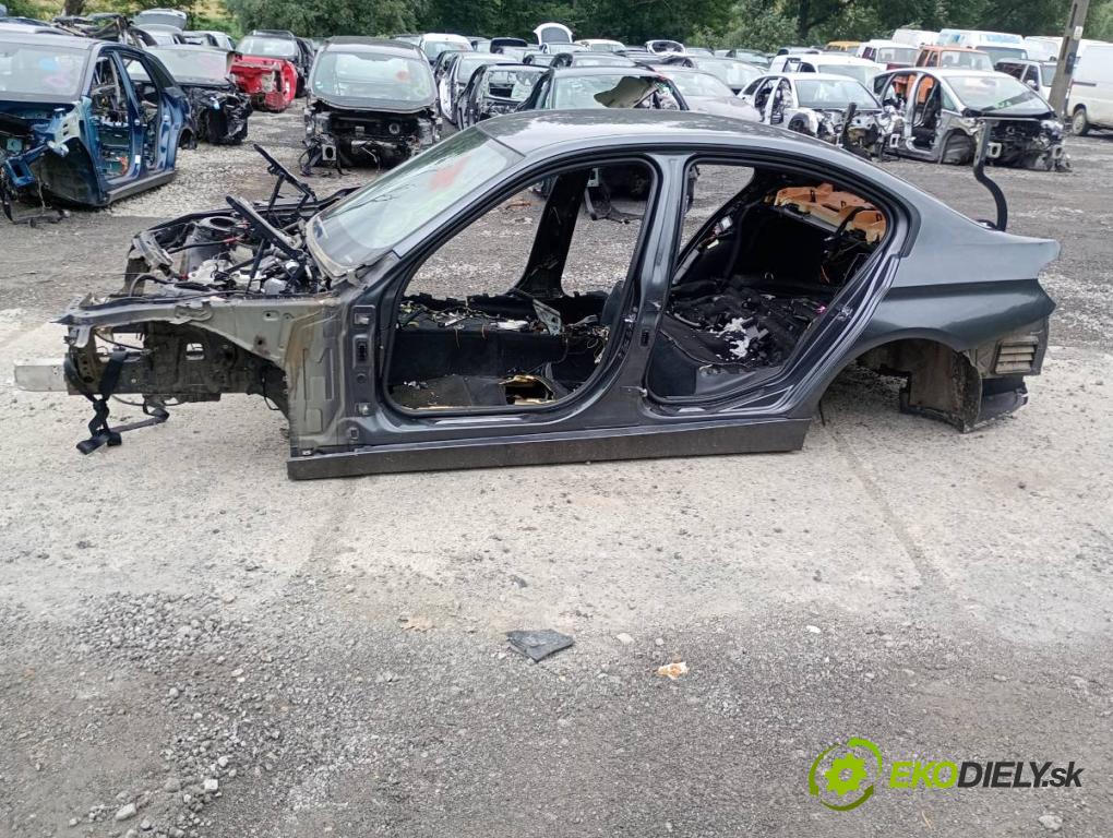 BMW F30 sedan 2012 120 kW 320 d 1995 karoséria ČTVRŤÁK: Blatník prah strecha PODŁUŻNICA