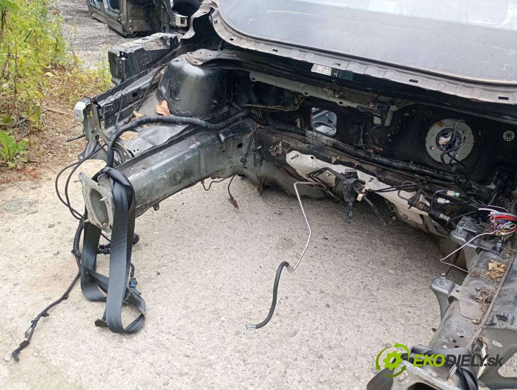 FORD KUGA II SUV 2014 110 kW 1.6 EcoBoost 1596 karoséria ČTVRŤÁK: Blatník prah strecha PODŁUŻNICA