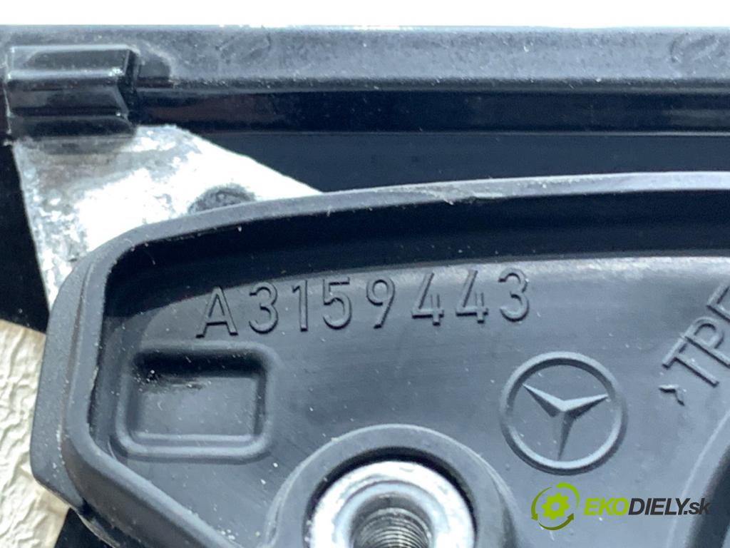 MERCEDES-BENZ W212 sedan 2010 150 kW E 300 CDI (212.020) 2987 zpětné zrcátko levý