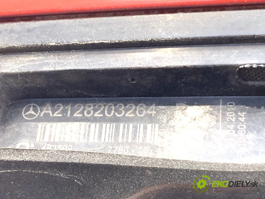 MERCEDES-BENZ W212 sedan 2010 150 kW E 300 CDI (212.020) 2987 Svetlo zad pravá vnútorná A2128203264 (Kľučka dverí ostatné)