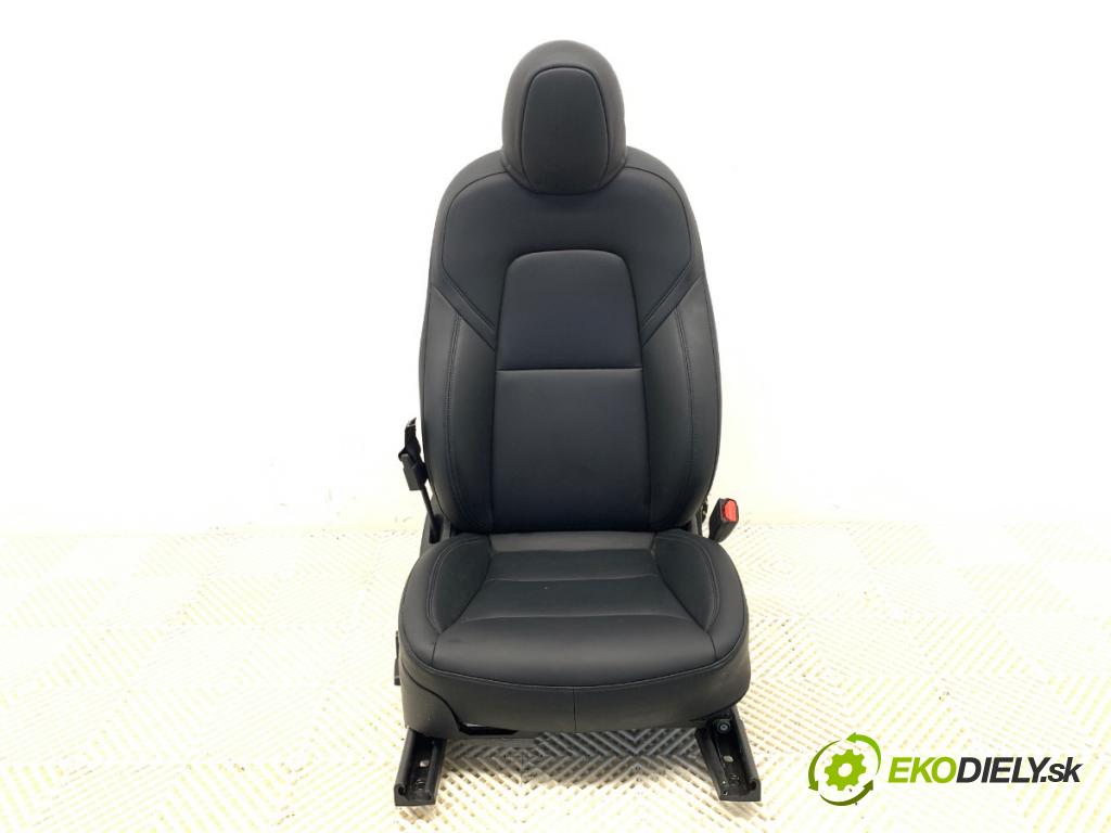 TESLA MODEL Y SUV 2024 220 kW EV  Sedadlo pravy predný 