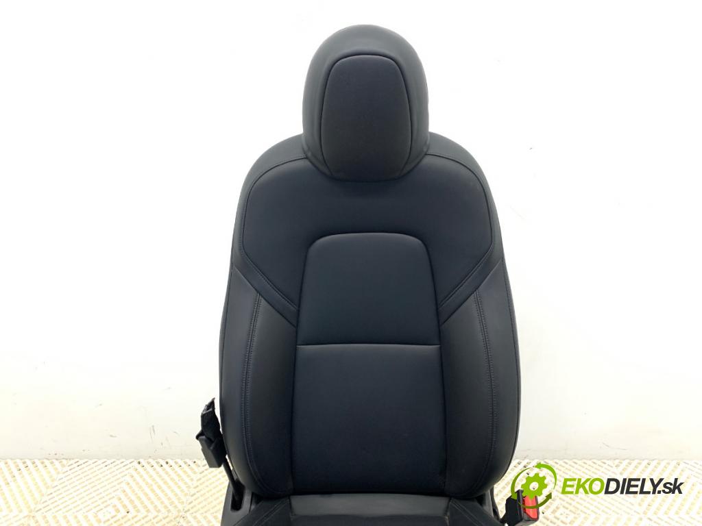 TESLA MODEL Y SUV 2024 220 kW EV  Sedadlo pravy predný