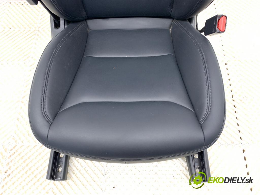 TESLA MODEL Y SUV 2024 220 kW EV  Sedadlo pravy predný