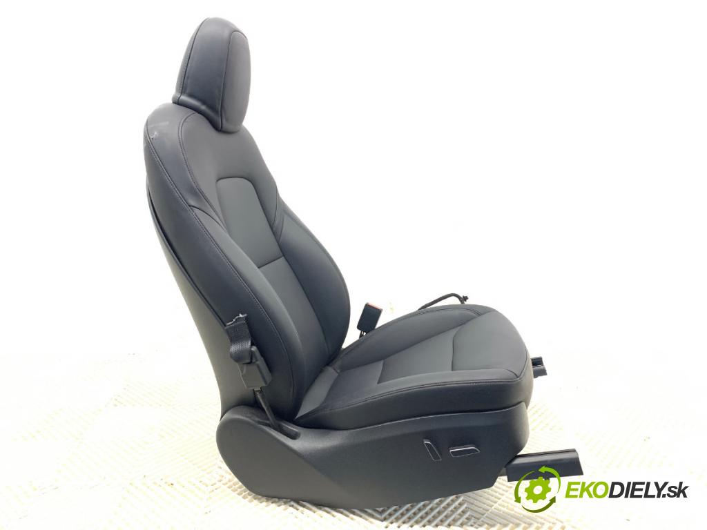TESLA MODEL Y SUV 2024 220 kW EV  Sedadlo pravy predný