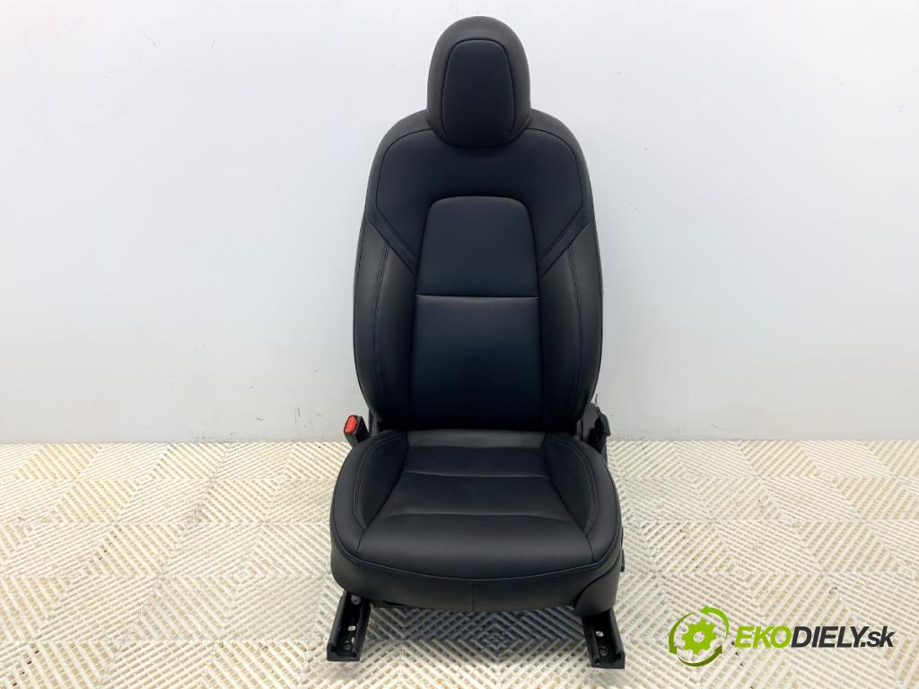 TESLA MODEL Y SUV 2024 220 kW EV  Sedadlo ľavy predný 