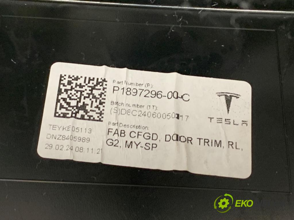 TESLA MODEL Y SUV 2024 220 kW EV  čalúnenie Dvere ľavy zad