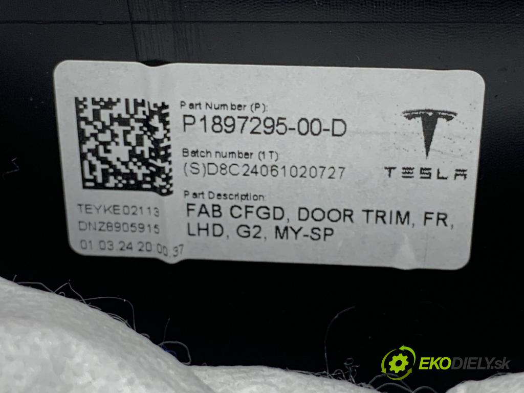 TESLA MODEL Y SUV 2024 220 kW EV  ča dveře pravý přední část