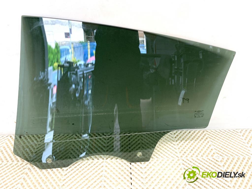 TESLA MODEL Y SUV 2024 220 kW EV Okno pravy zad 43R-011876