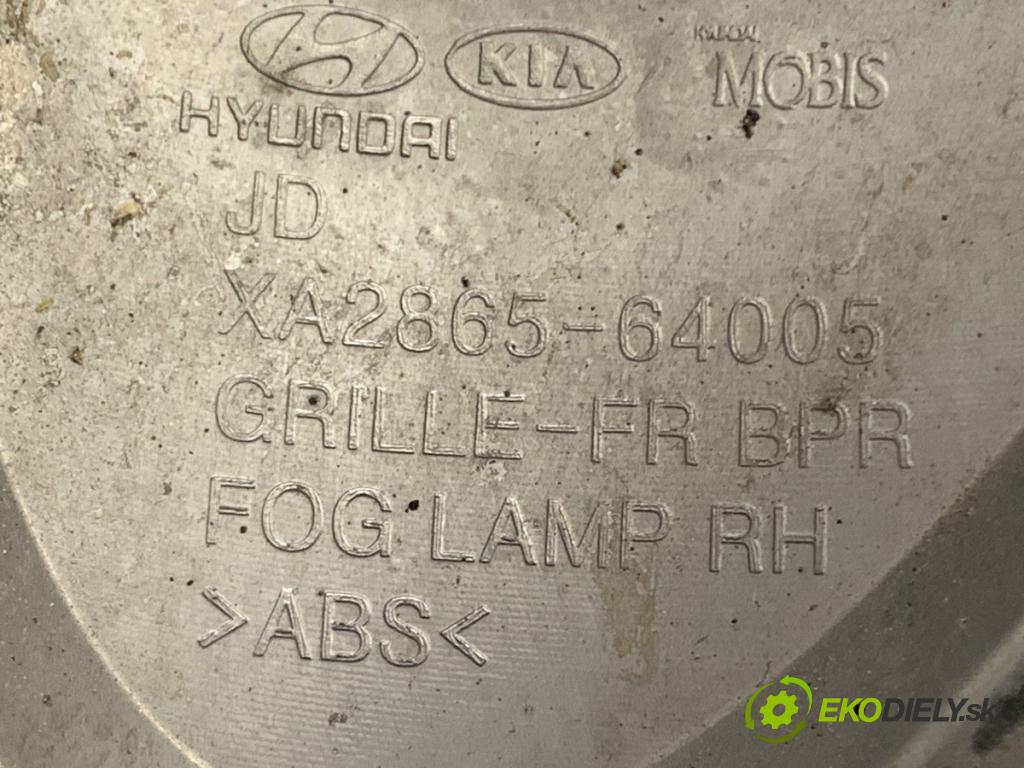 KIA CEED Kombi 2013 81 kW 1.6 CRDi 110 1582 Mriežky nárazníka pravy predný XA2865-64005