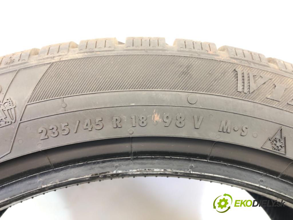 --- ---      PNEUMATIKY: PARA: zima 235/45/18 WIKING: