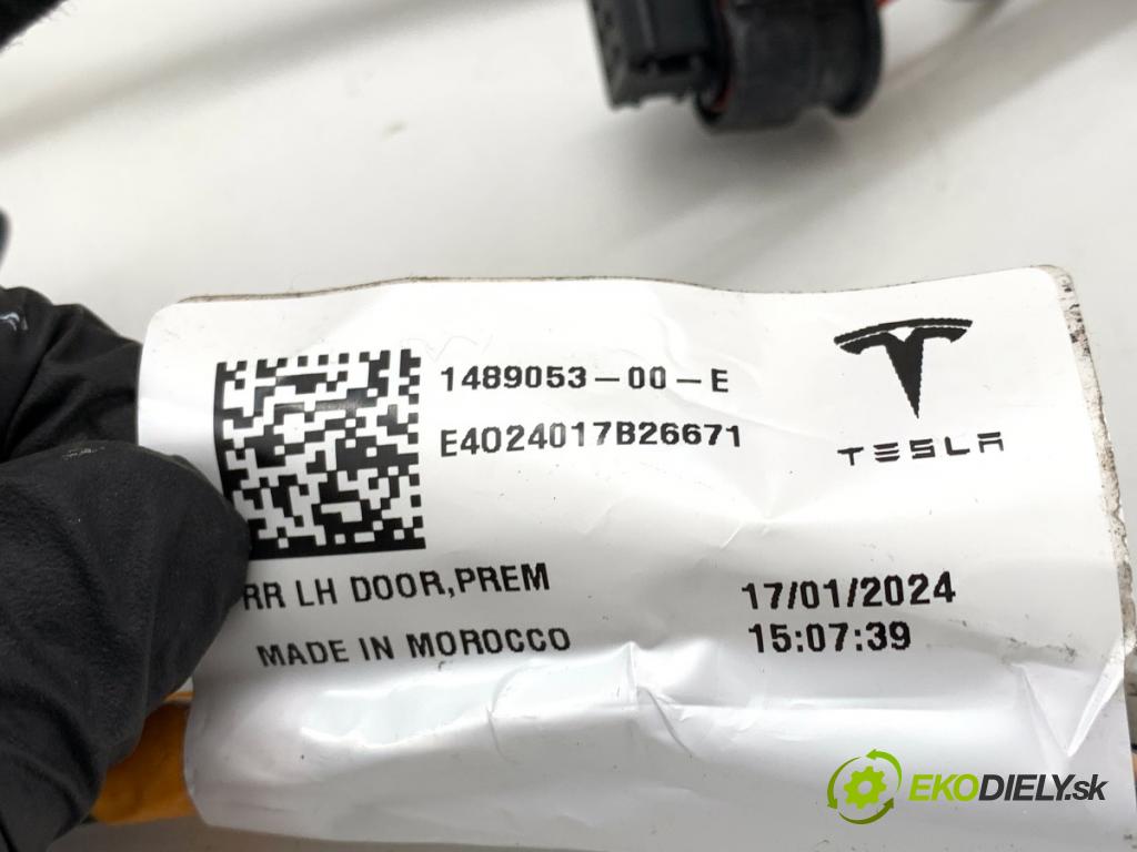 TESLA MODEL Y SUV 2024 220 kW EV  káblovačka dveře zadní část levý 1489053-00-E