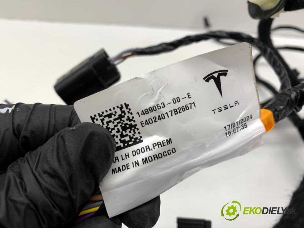 TESLA MODEL Y SUV 2024 220 kW EV  káblovačka dveře zadní část levý 1489053-00-E