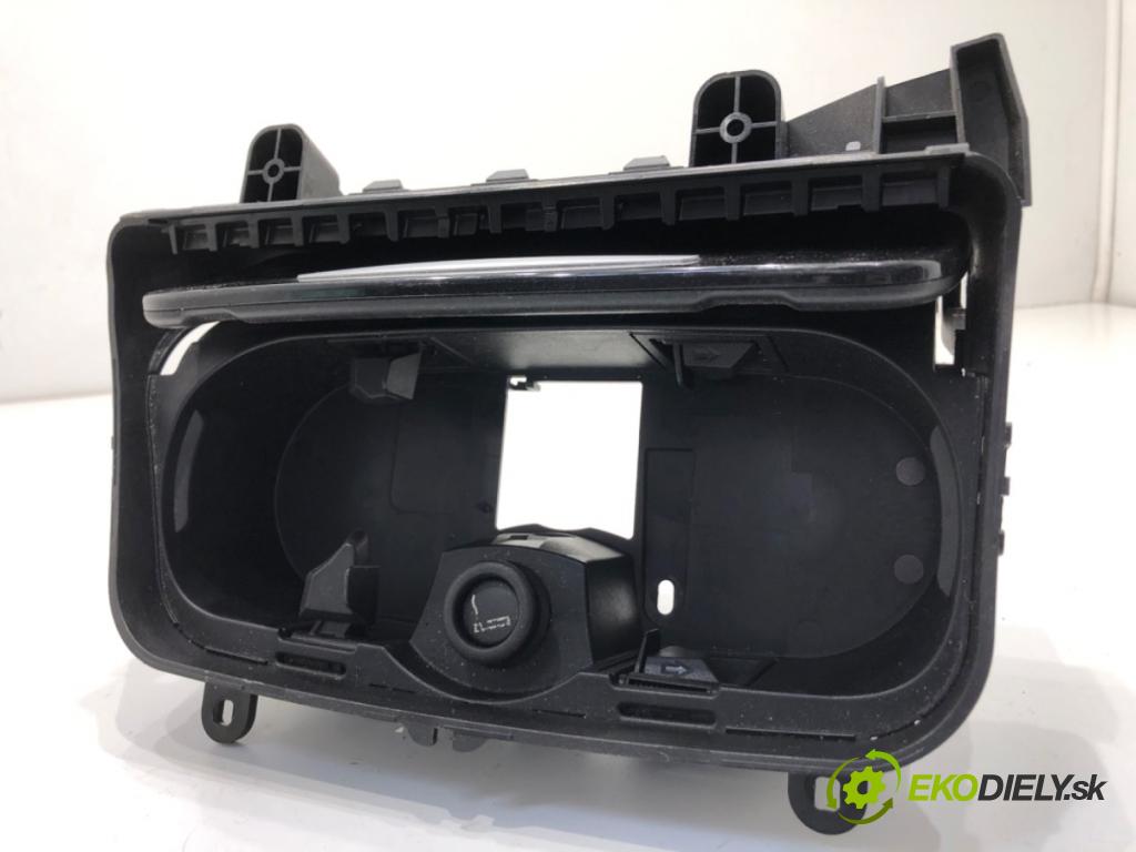 BMW F07 liftback 2011 220 kW 535 d xDrive 2993 Držiak na nápoje 9142166 (Držiak (úchyt) na nápoje)