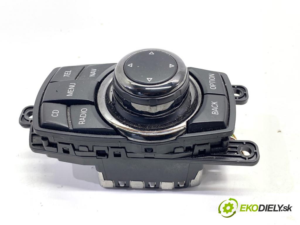 BMW F07 liftback 2011 220 kW 535 d xDrive 2993 Panel ovládaní radia 9206448 (Páčky pod volantem)