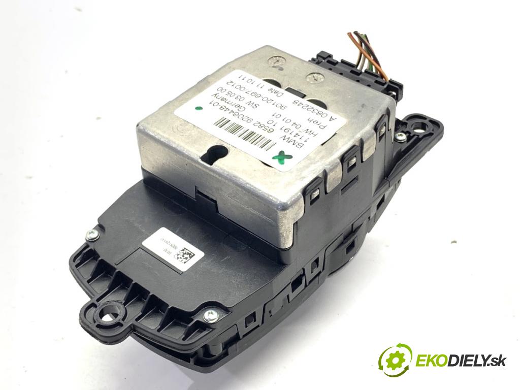 BMW F07 liftback 2011 220 kW 535 d xDrive 2993 Panel ovládania radia 9206448 (Prepínacie páčky pod volantom)