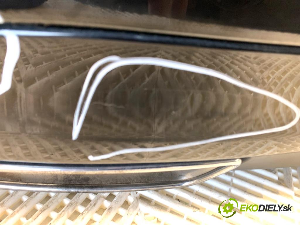 VOLVO V60 I Kombi 2017 140 kW 2.0 D4 1969 Nárazník zad 717 (Kľučka dverí ostatné)