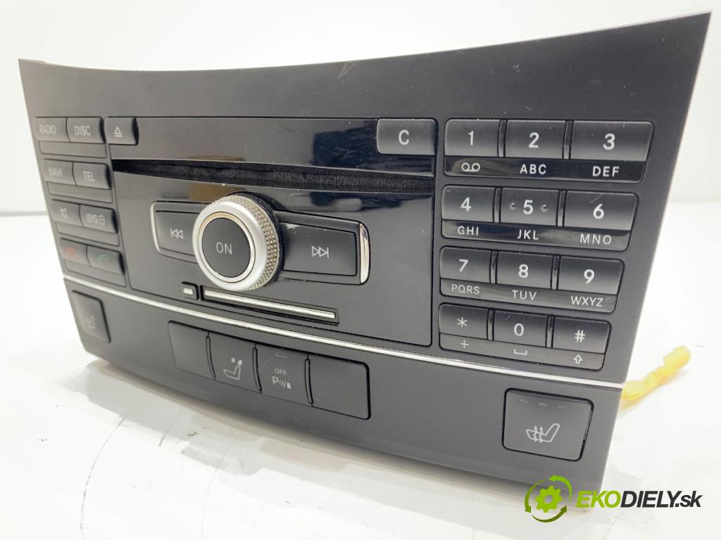 MERCEDES-BENZ W212 sedan 2010 150 kW E 300 CDI (212.020) 2987 RADIO A2129008304 (Audio zariadenie)