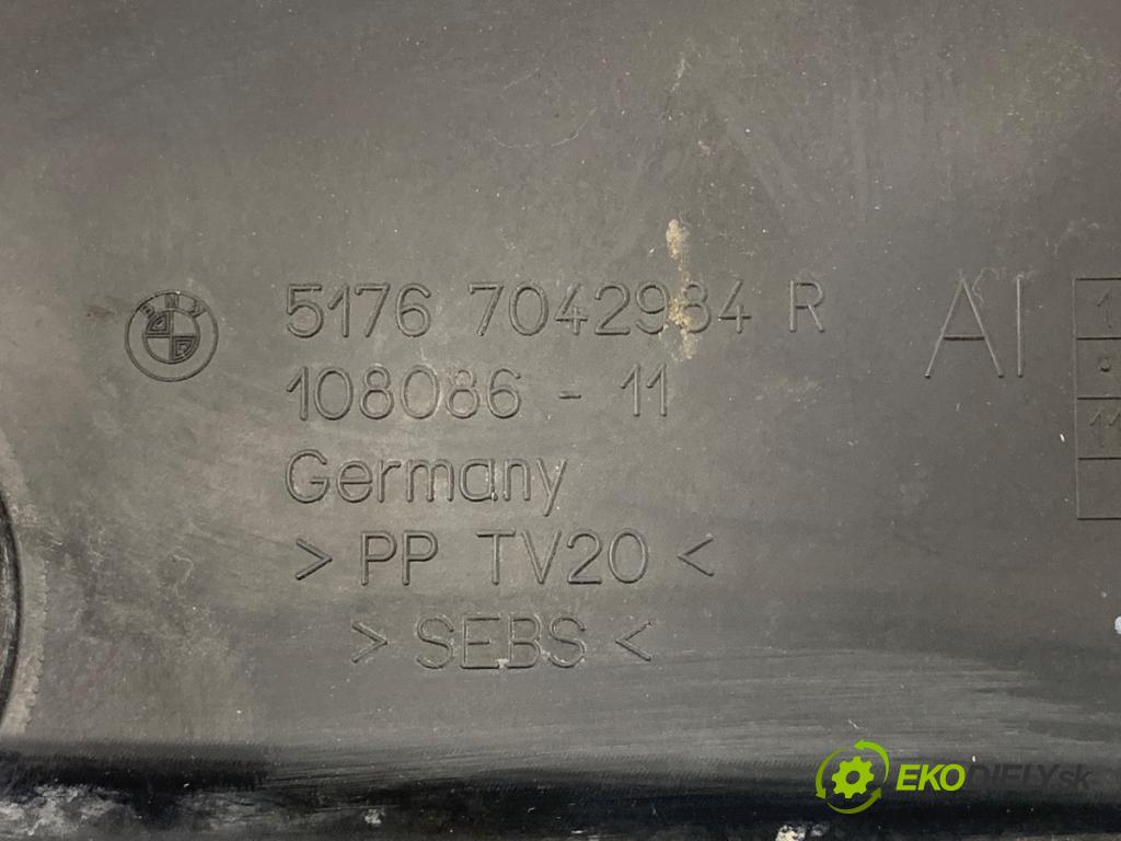 BMW F07 liftback 2011 220 kW 535 d xDrive 2993 krycí plasty blatníka pravý přední část clona 7042984