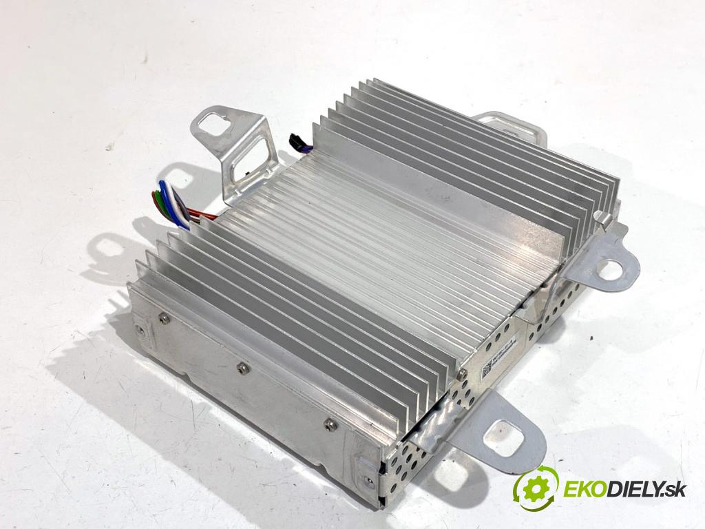TESLA MODEL Y SUV 2024 220 kW EV  Zosilňovač 1507152-01-B (Zosilňovač)