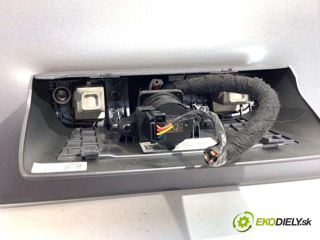 TESLA MODEL Y SUV 2024 220 kW EV  Dislpej 1516779-00-C (Prístrojová doska)