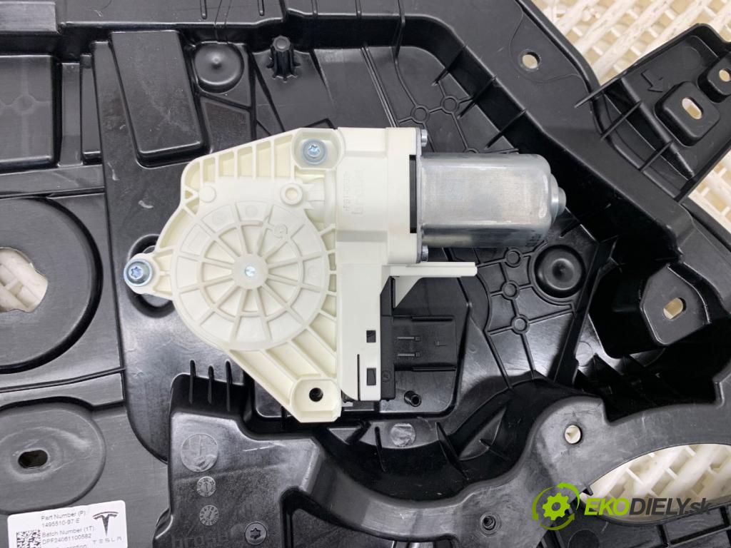 TESLA MODEL Y SUV 2024 220 kW EV  Mechanizmus okna ľavy predný 1495510-97-E