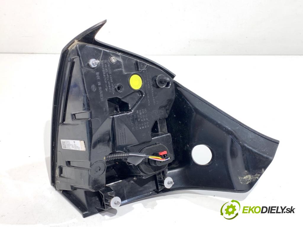 TESLA MODEL Y SUV 2024 220 kW EV  Svetlo pravy zad 1502087-00-D