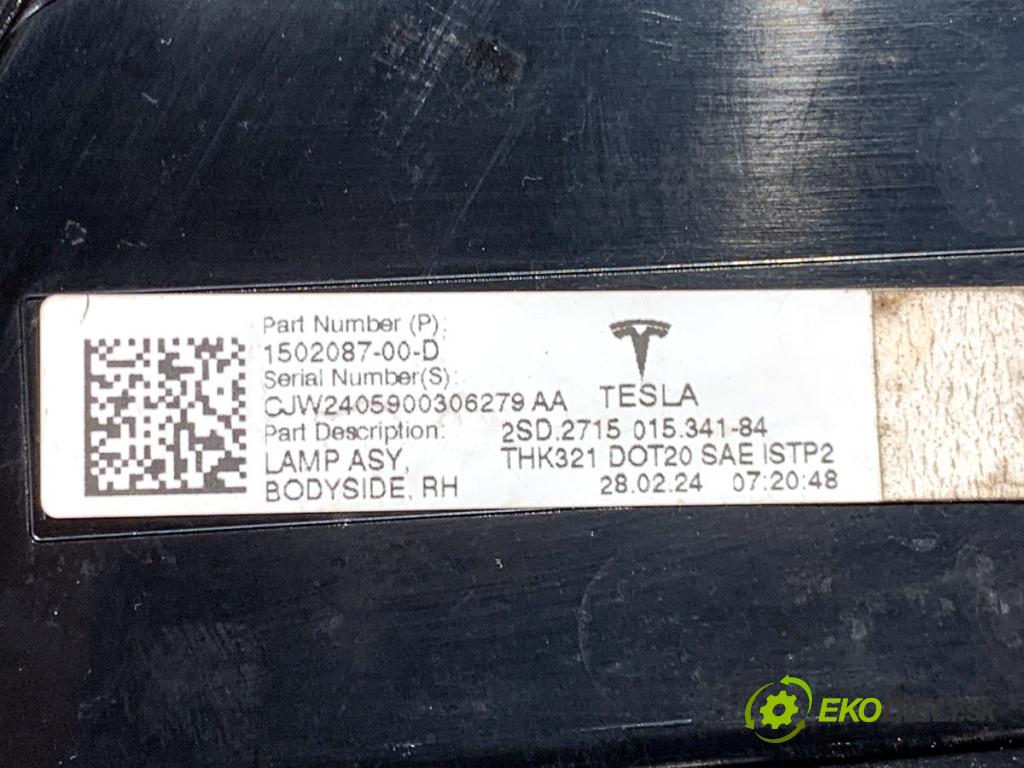 TESLA MODEL Y SUV 2024 220 kW EV  Svetlo pravy zad 1502087-00-D