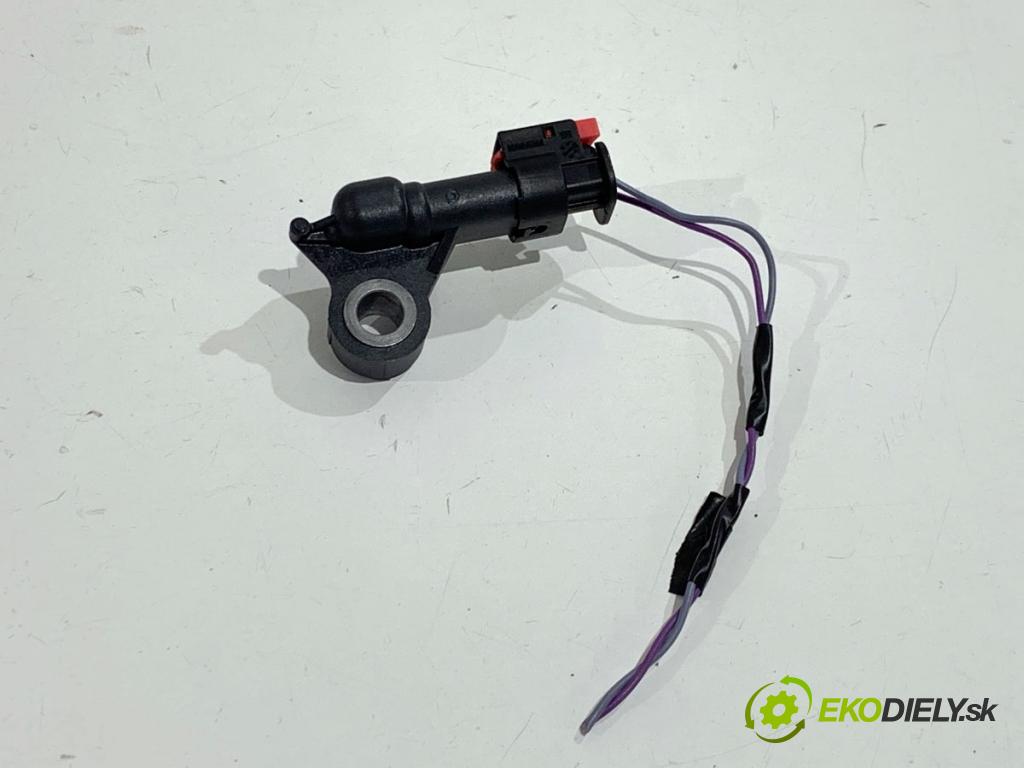TESLA MODEL Y SUV 2024 220 kW EV  snímač nárazu 1036761-00-B (Snímač nárazu)