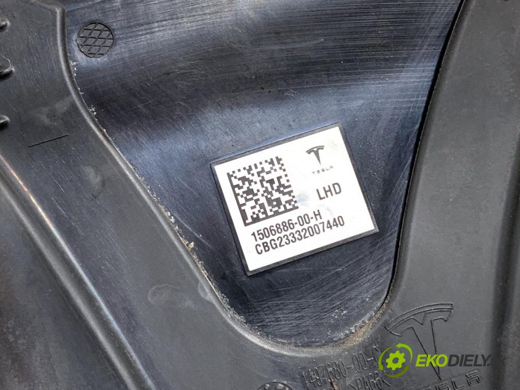 TESLA MODEL Y SUV 2024 220 kW EV KAMERA Clona stĺpika pravy 1516258-00-E