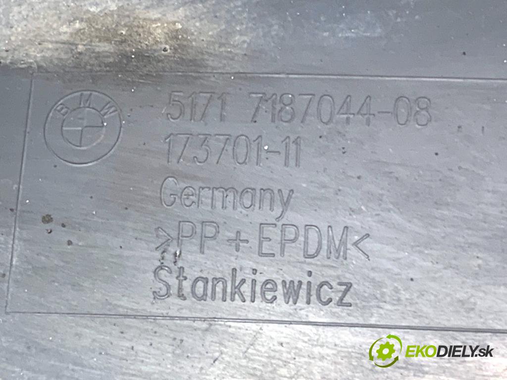 BMW F07 liftback 2011 220 kW 535 d xDrive 2993 podblatník pravy predný