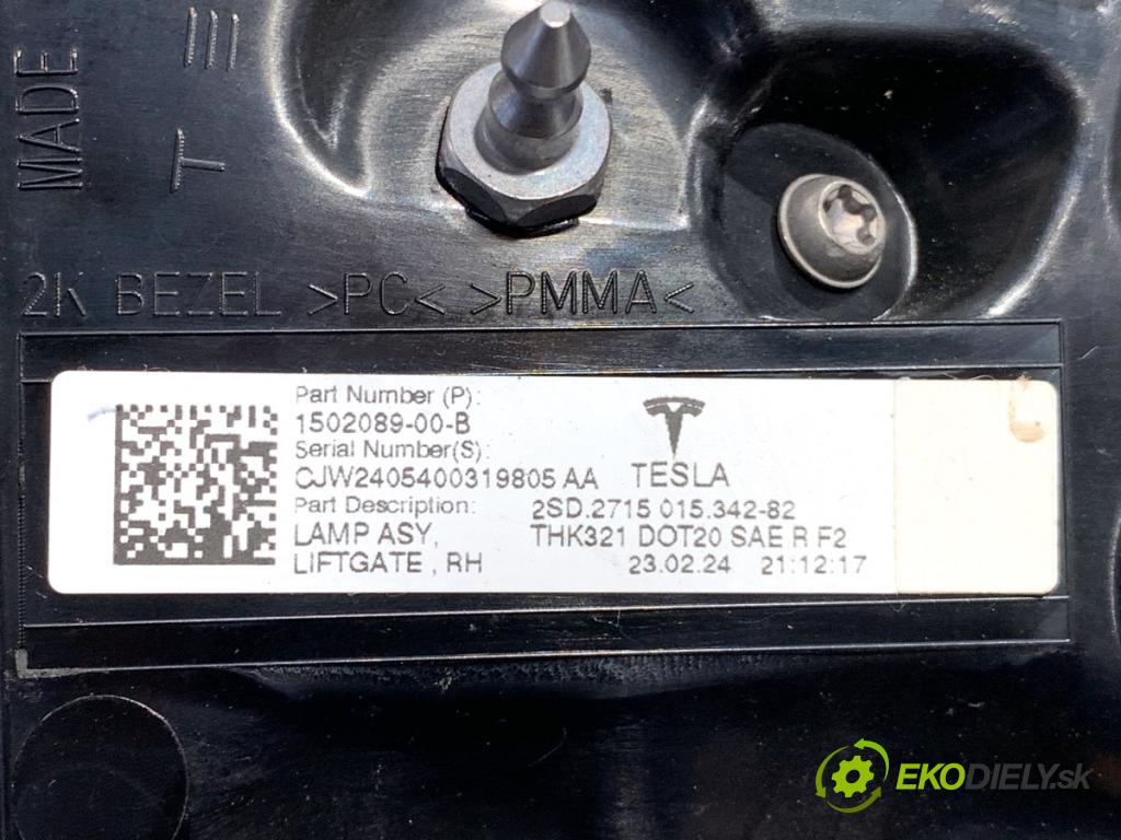 TESLA MODEL Y SUV 2024 220 kW EV  Svetlo zad pravá vnútorná 1502089-00-B (Kľučka dverí ostatné)