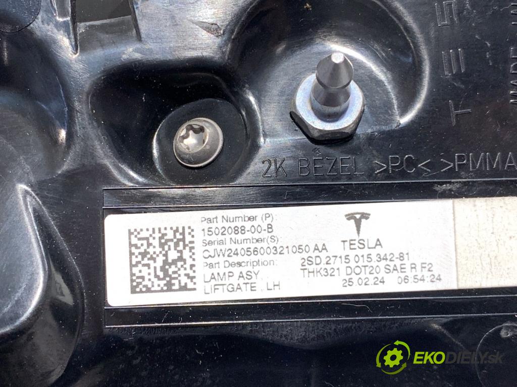 TESLA MODEL Y SUV 2024 220 kW EV  Svetlo zad ľavá strana vnútorná 1502088-00-B (Kľučka dverí ostatné)