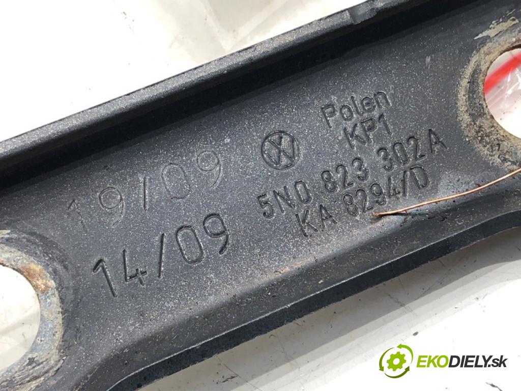 VW TIGUAN SUV 2009 103 kW 2.0 TDI 4motion 1968 závěs kapoty pravý přední část 5N0823302A