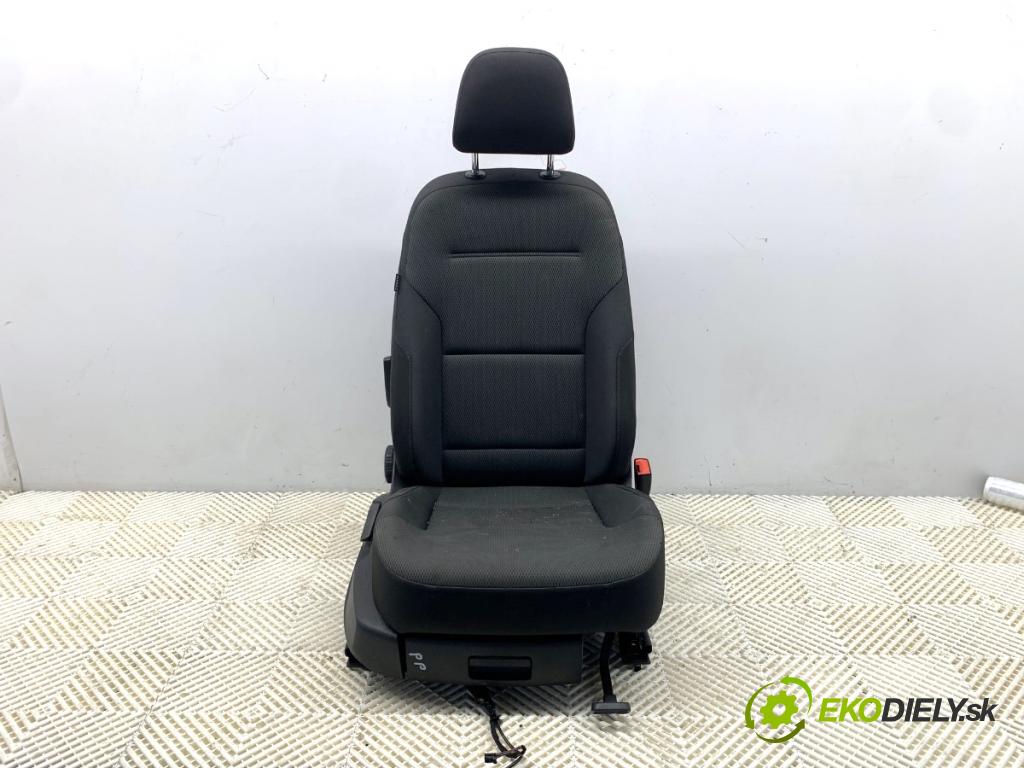 VW GOLF VII Kombi 2015 77 kW 1.6 TDI 1598 Sedadlo pravy predný 