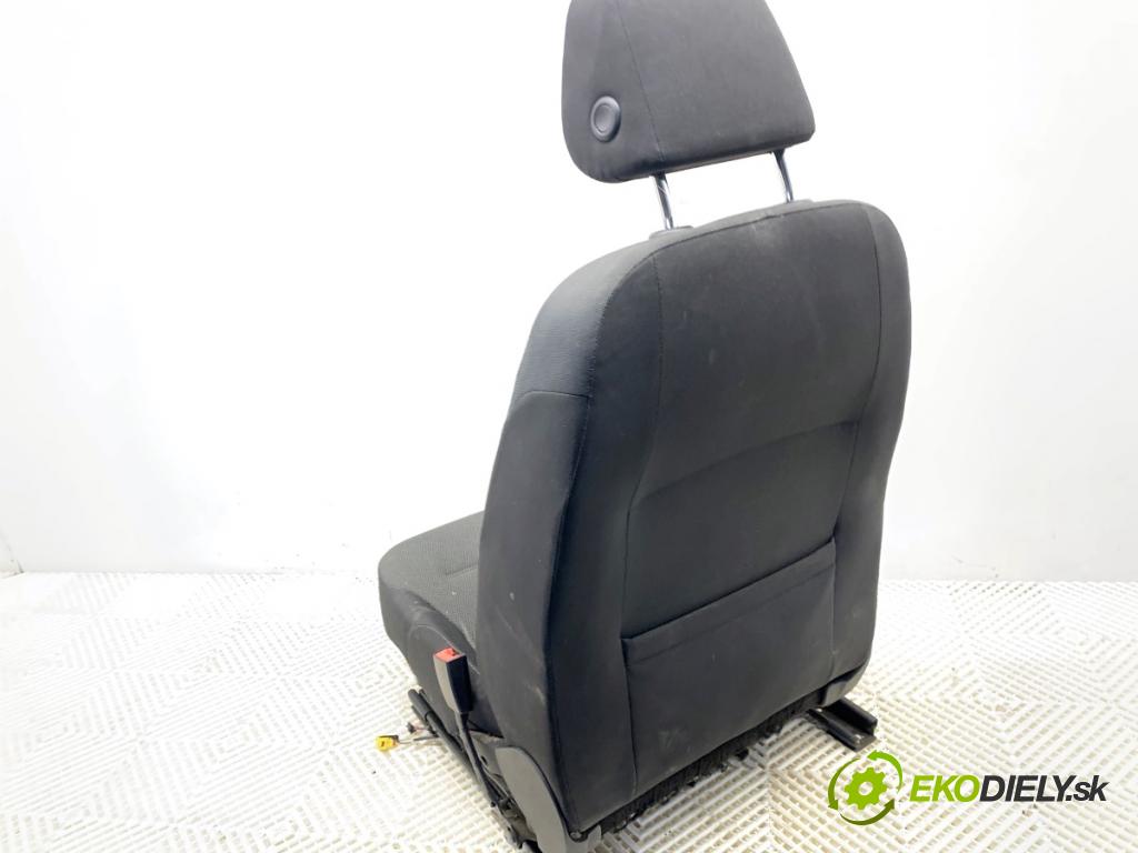 VW GOLF VII Kombi 2015 77 kW 1.6 TDI 1598 Sedadlo pravy predný