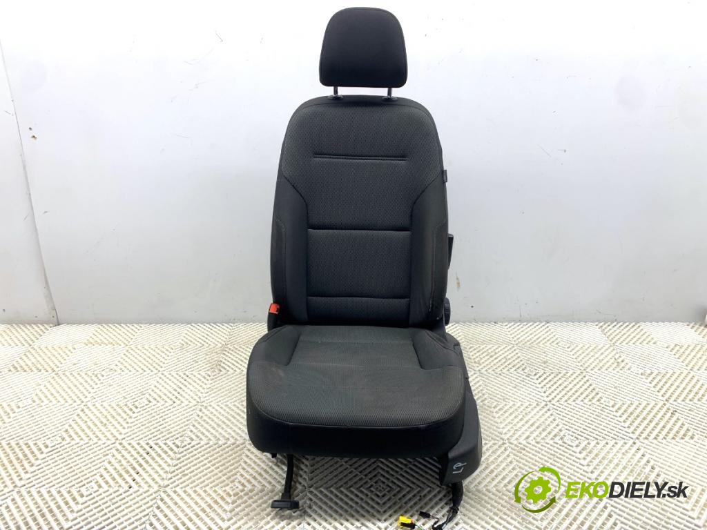 VW GOLF VII Kombi 2015 77 kW 1.6 TDI 1598 Sedadlo ľavy predný 