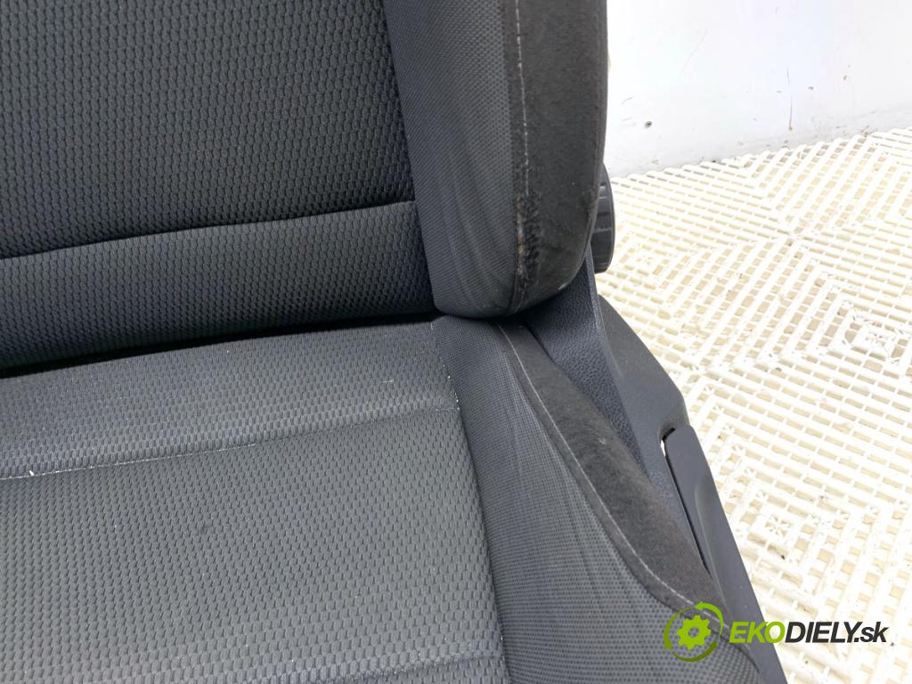 VW GOLF VII Kombi 2015 77 kW 1.6 TDI 1598 Sedadlo ľavy predný