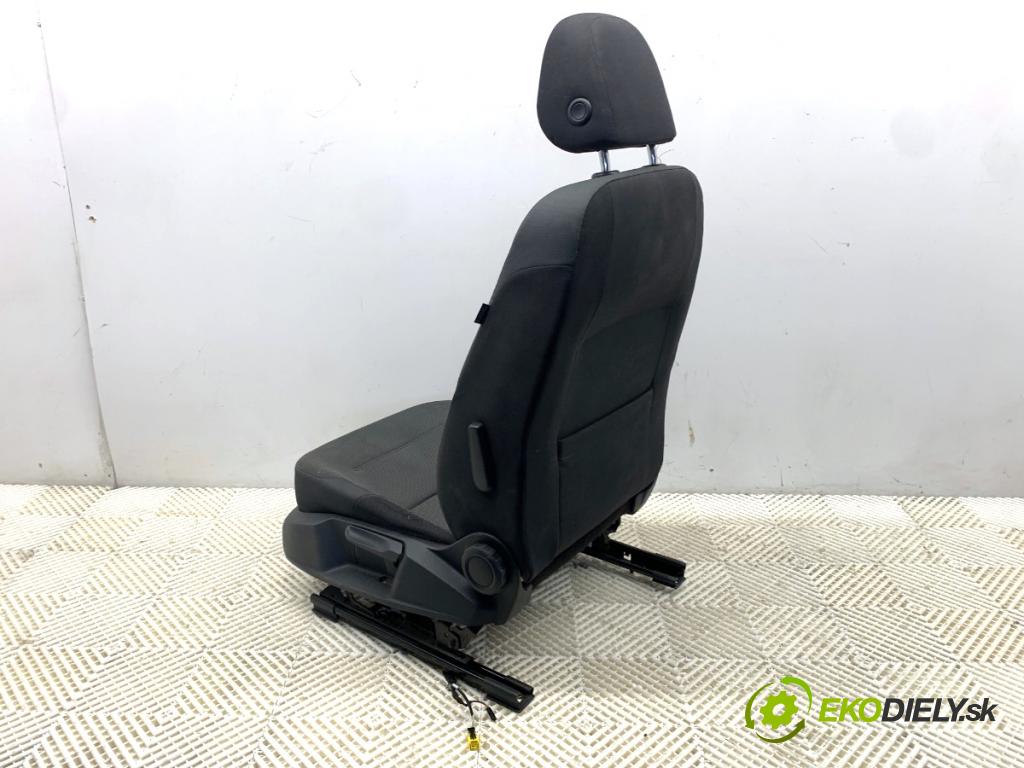 VW GOLF VII Kombi 2015 77 kW 1.6 TDI 1598 Sedadlo ľavy predný