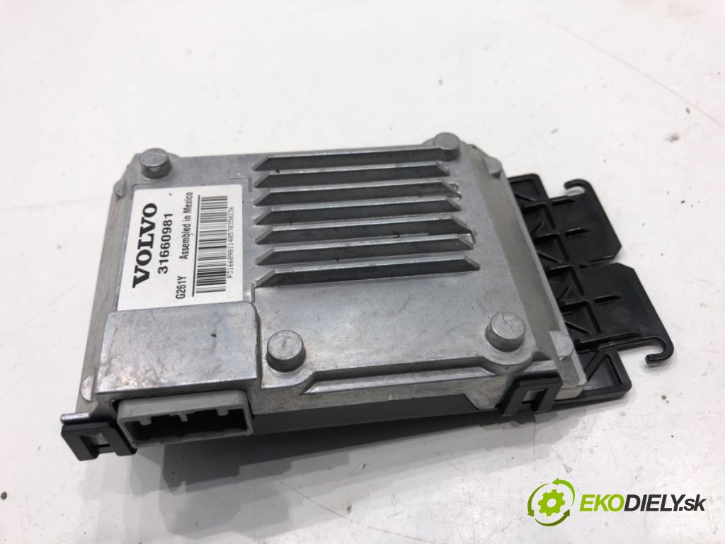 VOLVO V60 I Kombi 2017 140 kW 2.0 D4 1969 KAMERA okna prednej 31660981