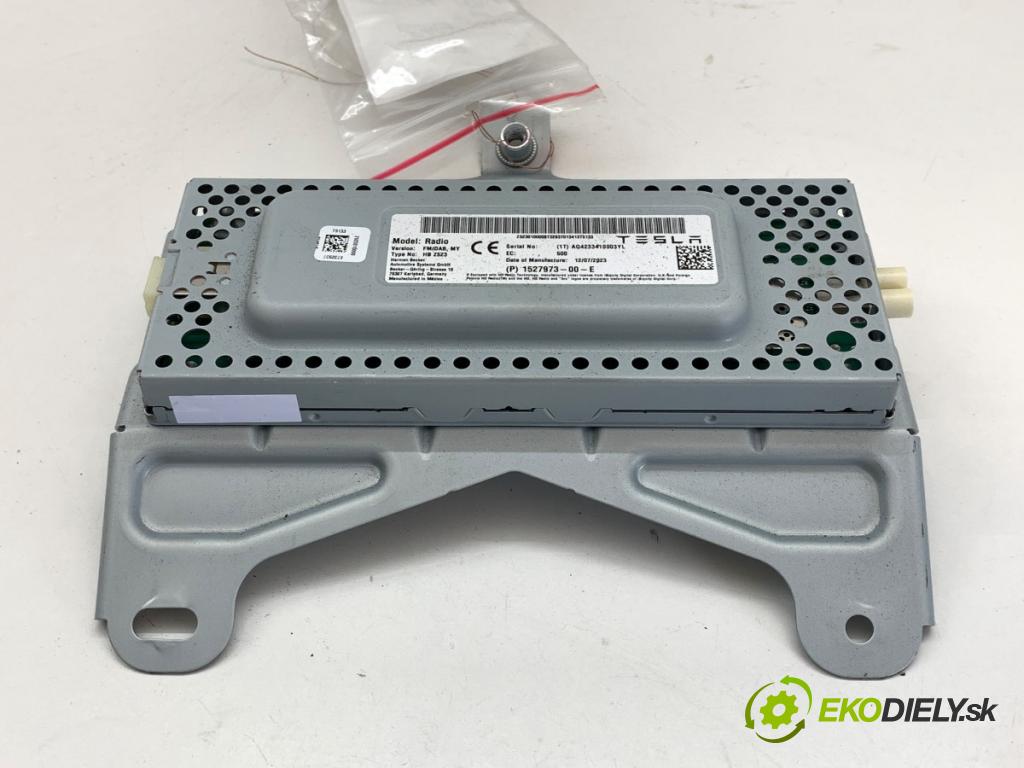 TESLA MODEL Y SUV 2024 220 kW EV  modul řídící jednotka radia 1527973-00-E