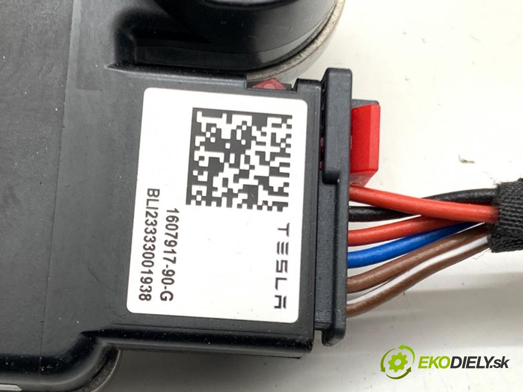 TESLA MODEL Y SUV 2024 220 kW EV  modul RADAR: senzor DISTRONIC 1607917-90-G