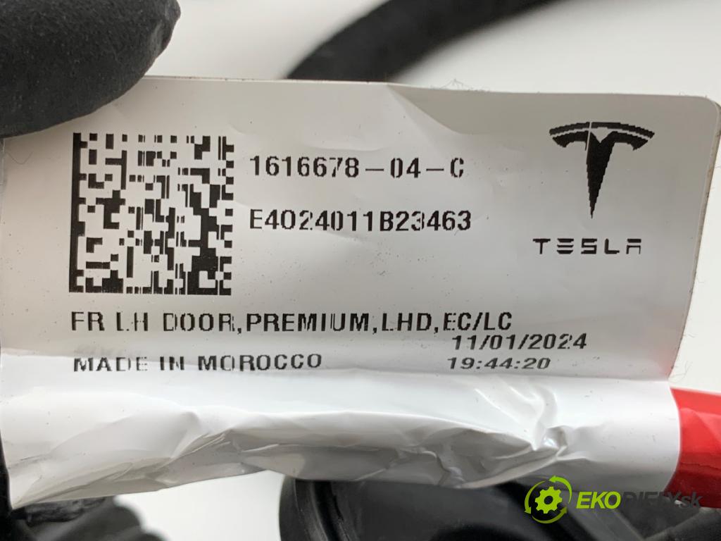 TESLA MODEL Y SUV 2024 220 kW EV  káblovačka dveře přední část levý 1616678-04-C
