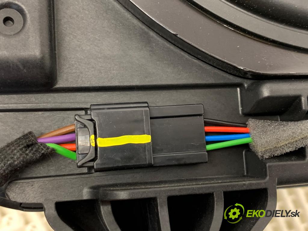 TESLA MODEL Y SUV 2024 220 kW EV  subwoofer 1656267-00-B (Audio zariadenie)
